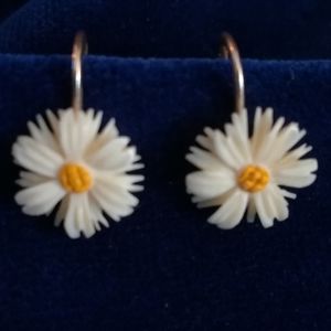 Vintage Krementz Carved Daisy Screwback Earrings